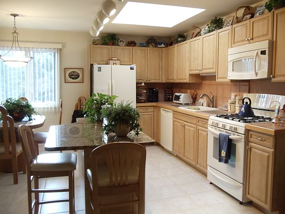 3rd image of 20 Peach Hill Ct