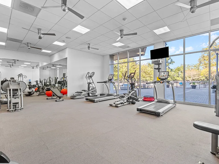 655 S Riverside Dr #104 — Photo 5