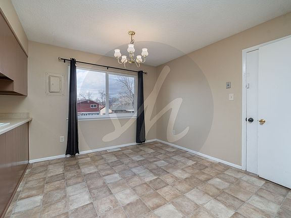 4th image of 308 Kenady Cir