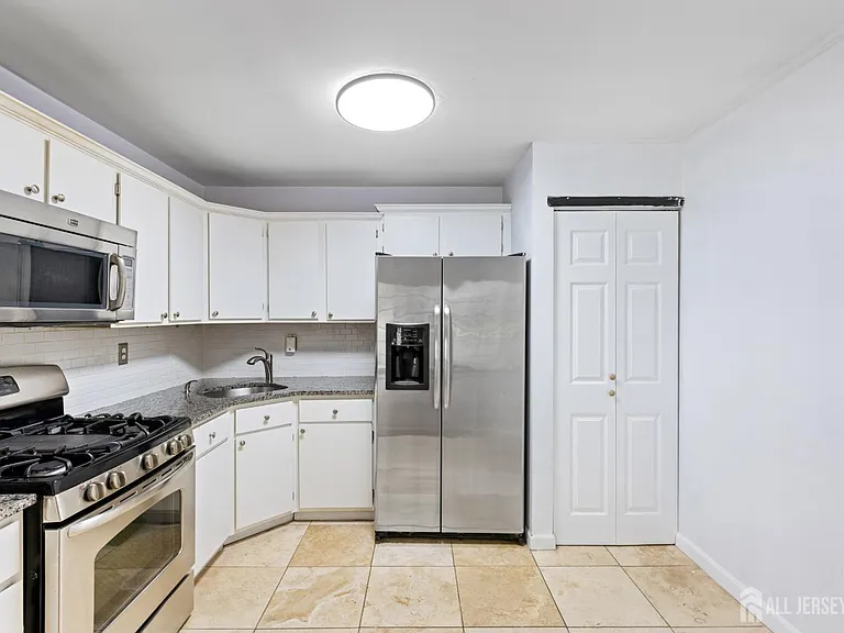 454 Northam Dr — Photo 6