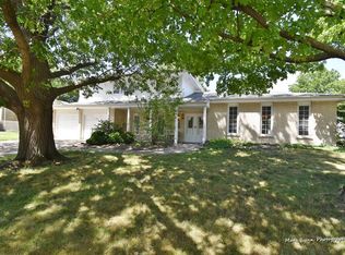 2437 Cambridge Dr, Aurora, IL 60506