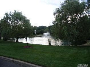 13 Erin Ln, East Setauket, NY 11733