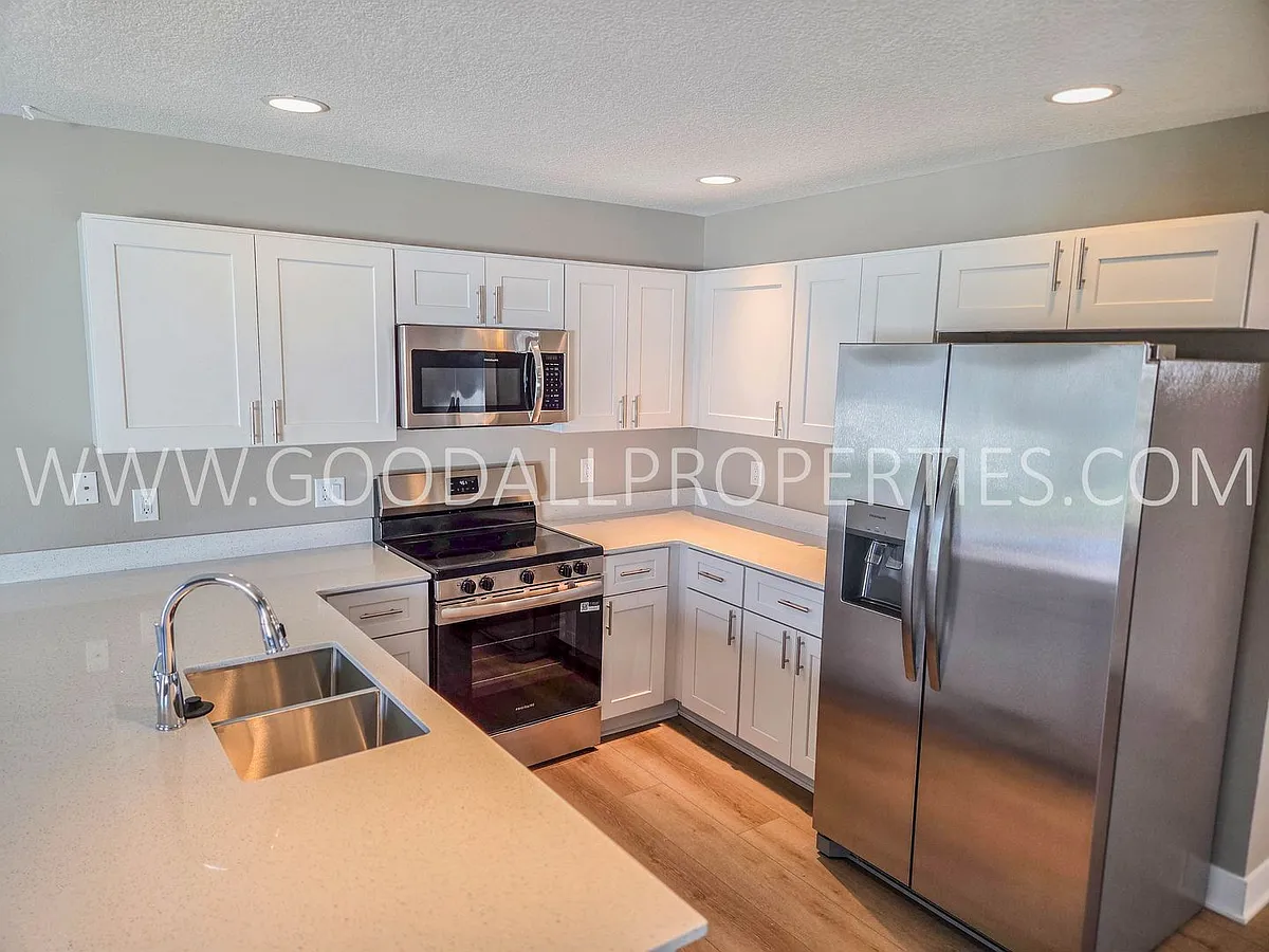 Building Photo - 425 SE Waco Pl