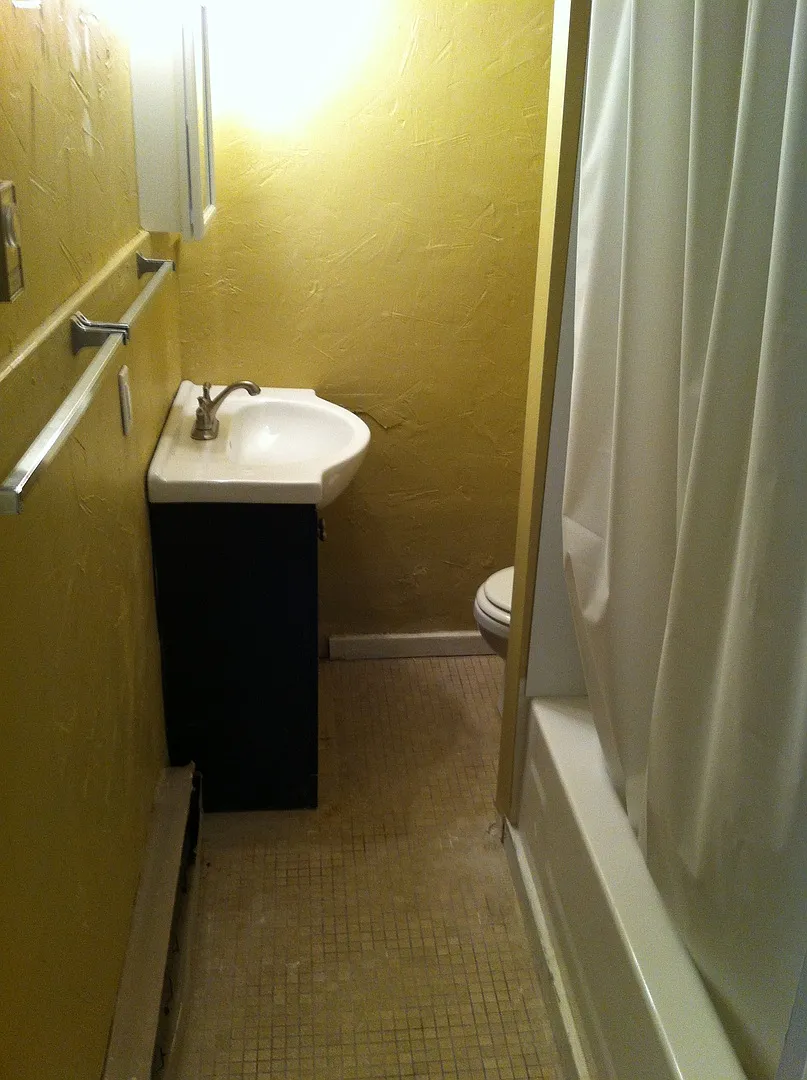 1 Bedroom Apartment w/ Balcony in Downtown Lafayette — Photo 4