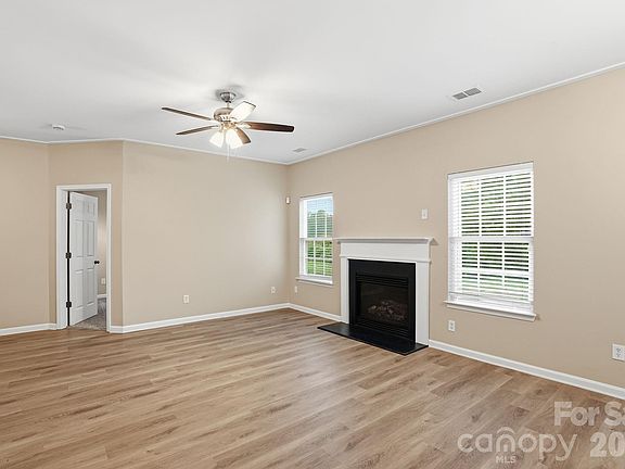 4th image of 6427 Hermsley Rd
