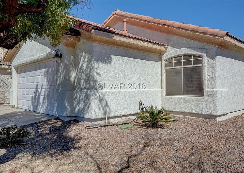 1st image of 430 Waterbrook Dr