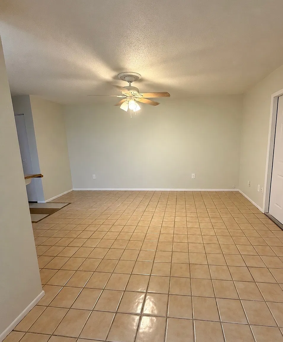 4 bed, 2.5 bath, 1230 sqft, $2,395 — Photo 2