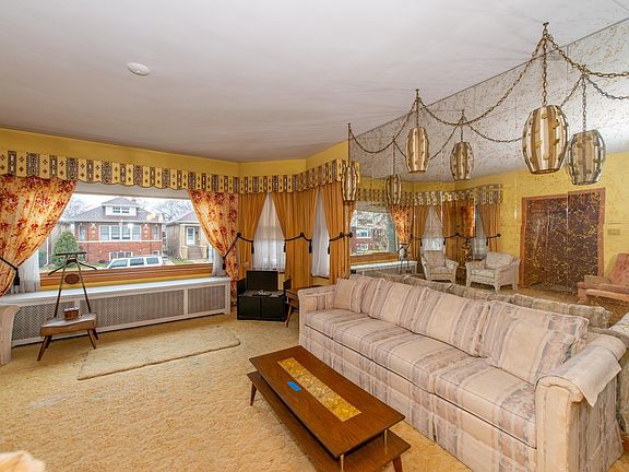 4th image of 2711 N 76th Ct