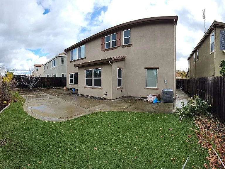 5684 Saratoga Cir — Photo 16