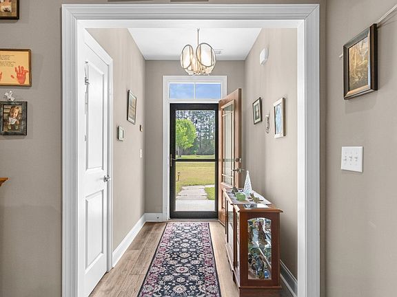 5th image of 687 Tiger Paw Rd.