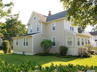 121 Glenada Ct, Freeport, NY 11520
