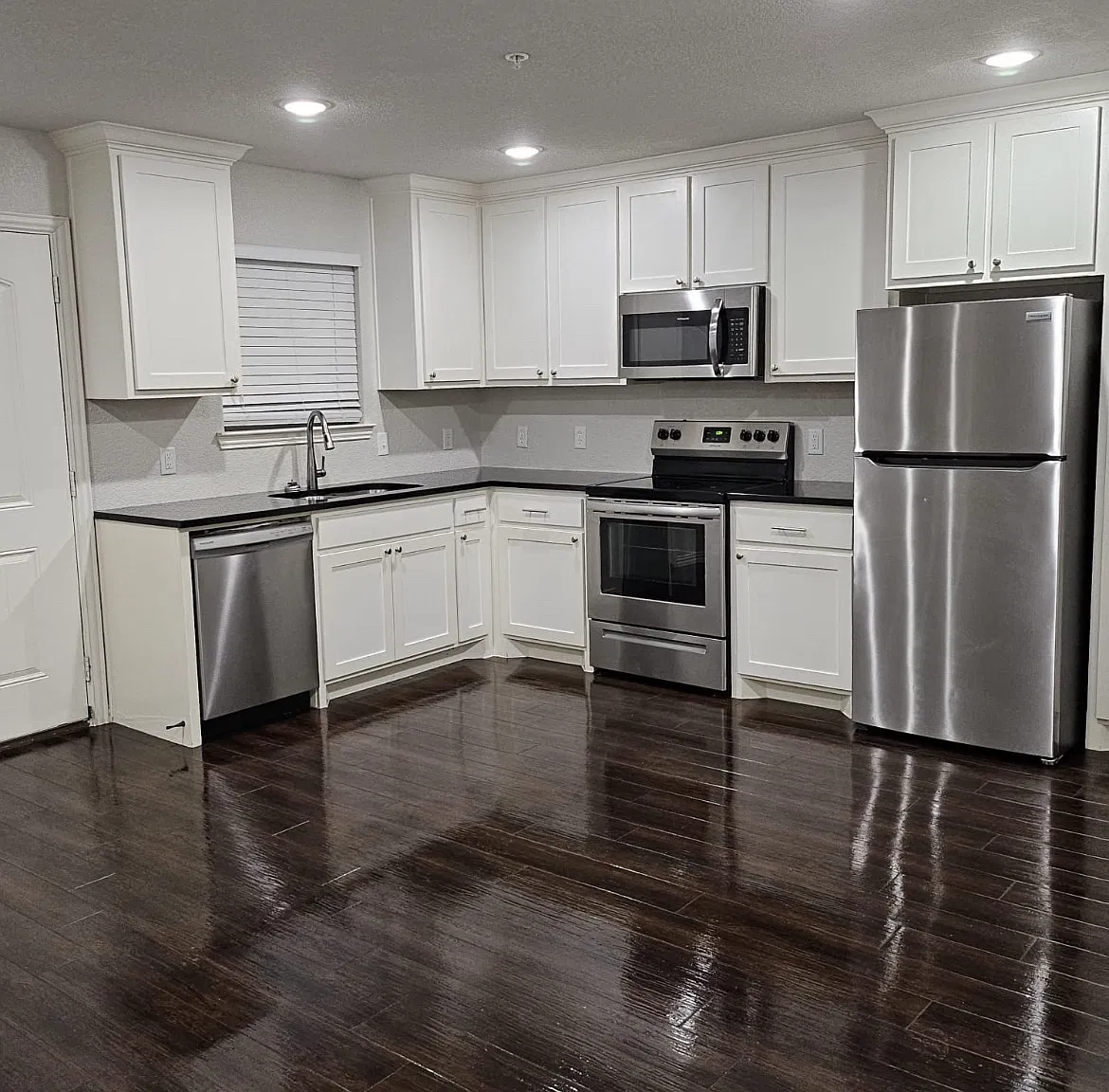 800 N 3rd St — Photo 1
