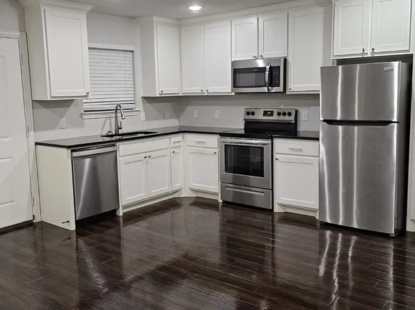 800 N 3rd St Unit 103, Sanger, TX 76266