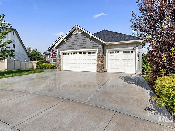 2nd image of 4577 N Comiso Pl