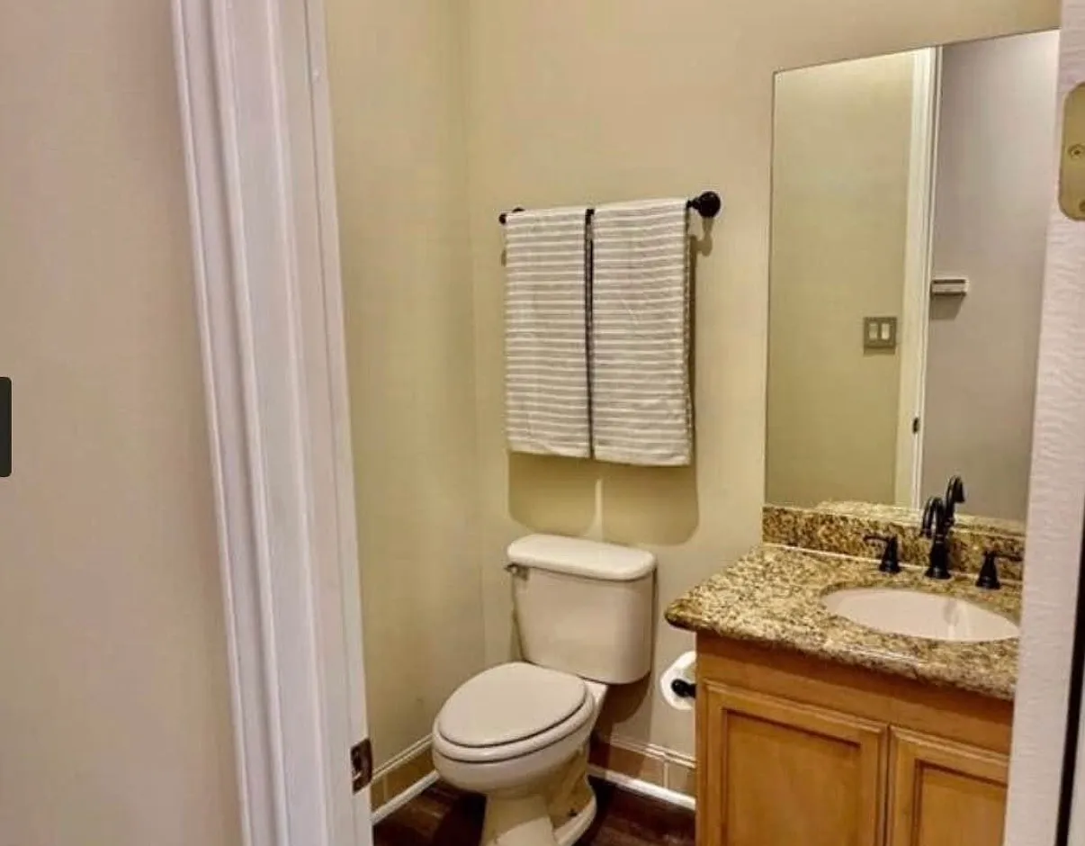2 bed, 2.5 bath, 2017 sqft, $2,200 — Photo 4