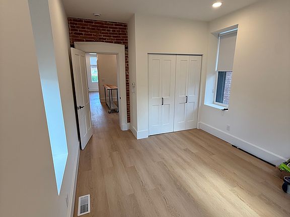 4th image of 1135 Vermont St #1