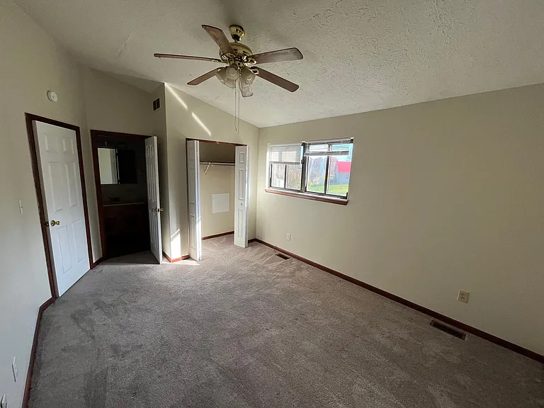 413 Country Club Dr — Photo 8