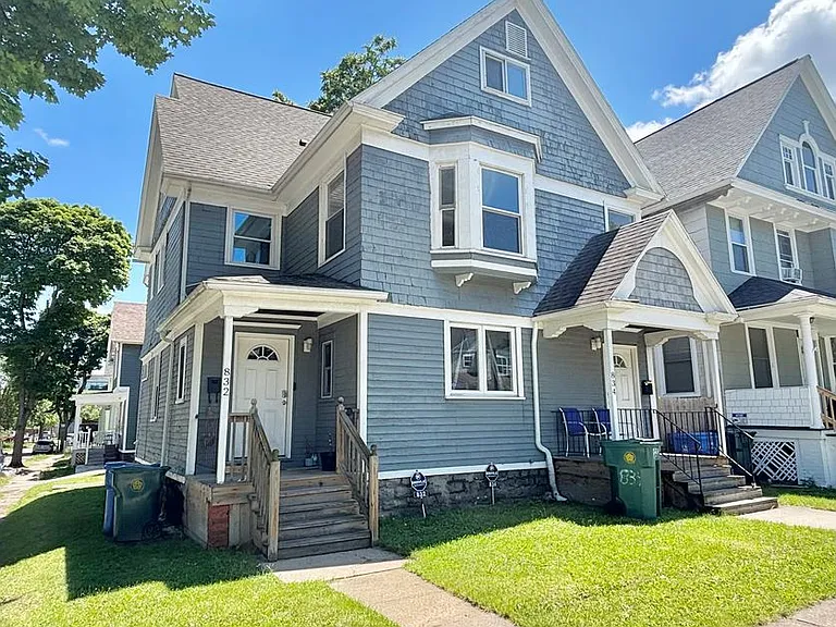 832-834 S Plymouth Ave S — Photo 13