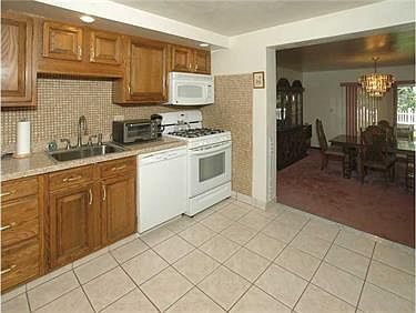 3rd image of 260 Lansdowne Dr