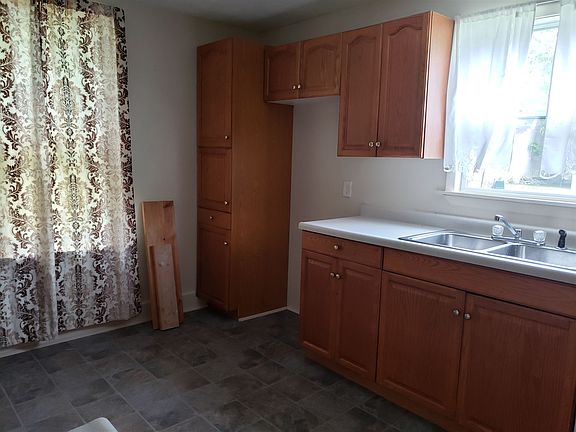 4th image of 230 E 7th St