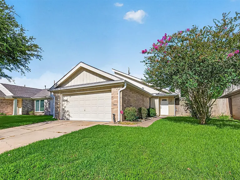 2322 Sunset Trl — Photo 2