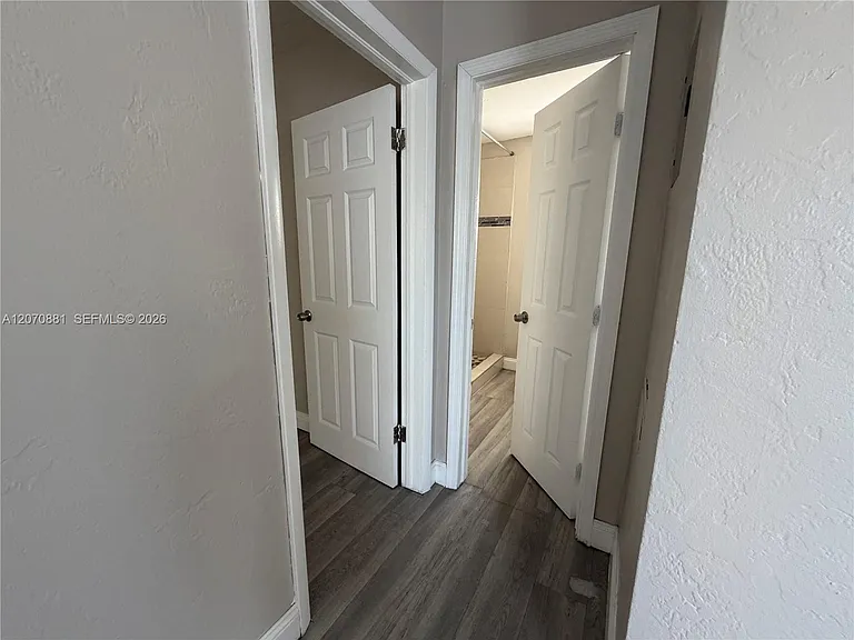 2300 Douglas St #7 — Photo 9
