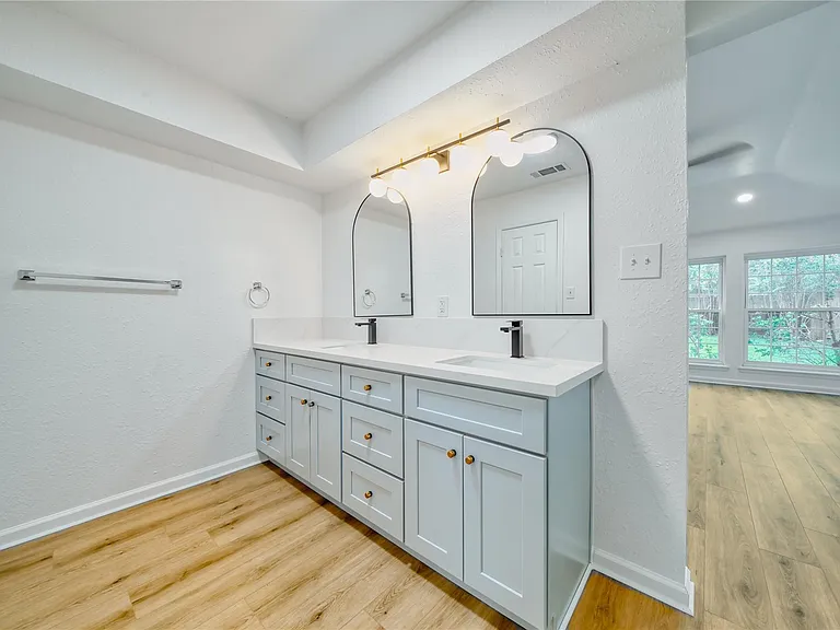 7914 Oakington Dr — Photo 15