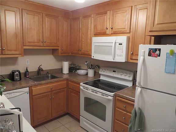 4th image of 100 Oxbow Dr APT C1