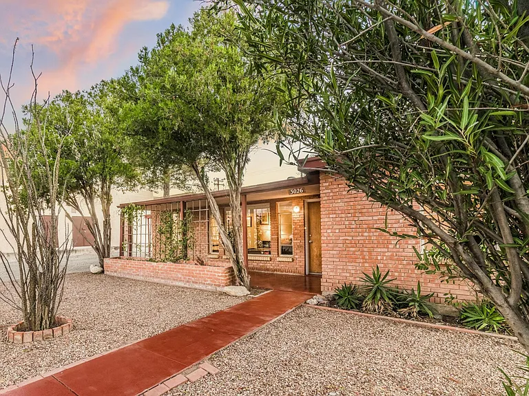 3026 E Loretta Dr — Photo 12