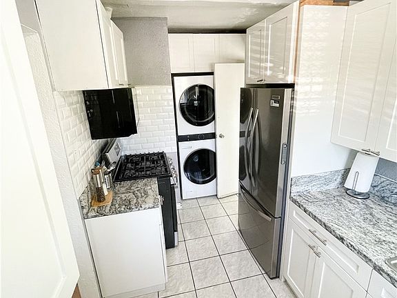 5th image of 8205 Stanford Ave