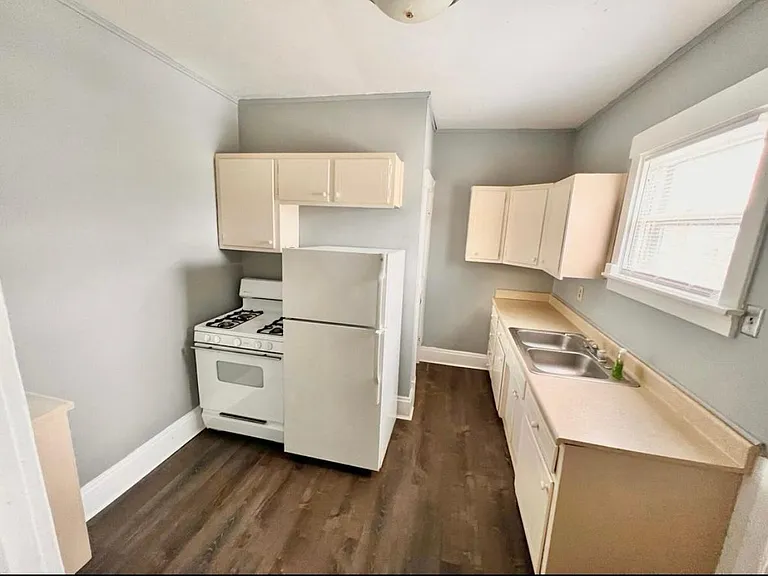 206 3rd Ave #1 — Photo 9