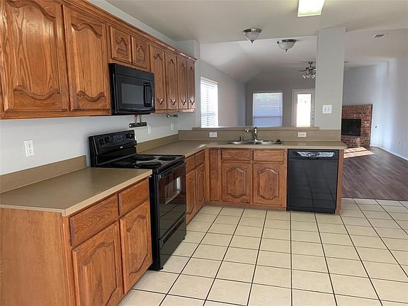 4th image of 2860 Avery Dr