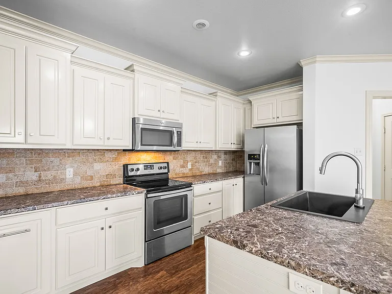 9806 Avenue V #B — Photo 8