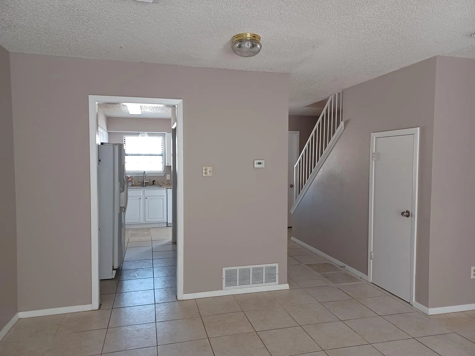 2 bed, 1.5 bath, 1085 sqft, $1,400 — Photo 1