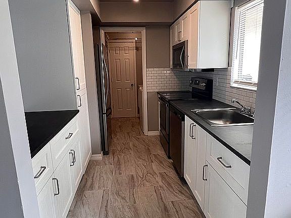 5th image of 1111 Longfellow Rd