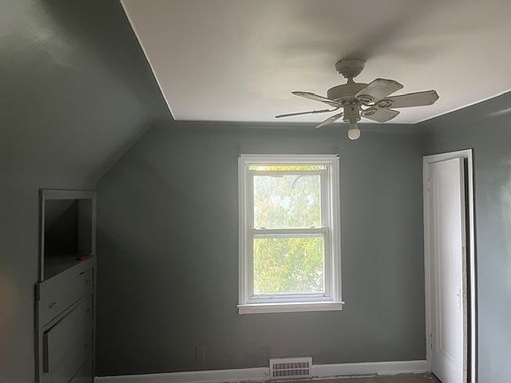 5th image of 1 Kilbourne St