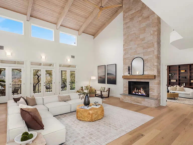 Entertaining Living Room w/25' Fireplace