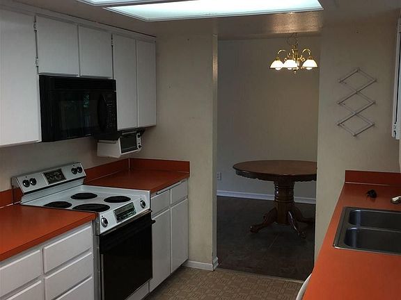 4th image of 8030 W Deschutes Ave