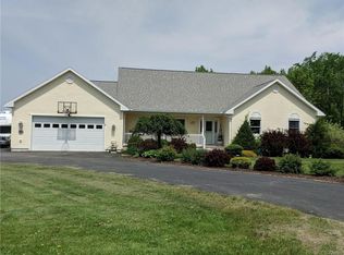 219 Garden Wall Dr, Cape Vincent, NY 13618
