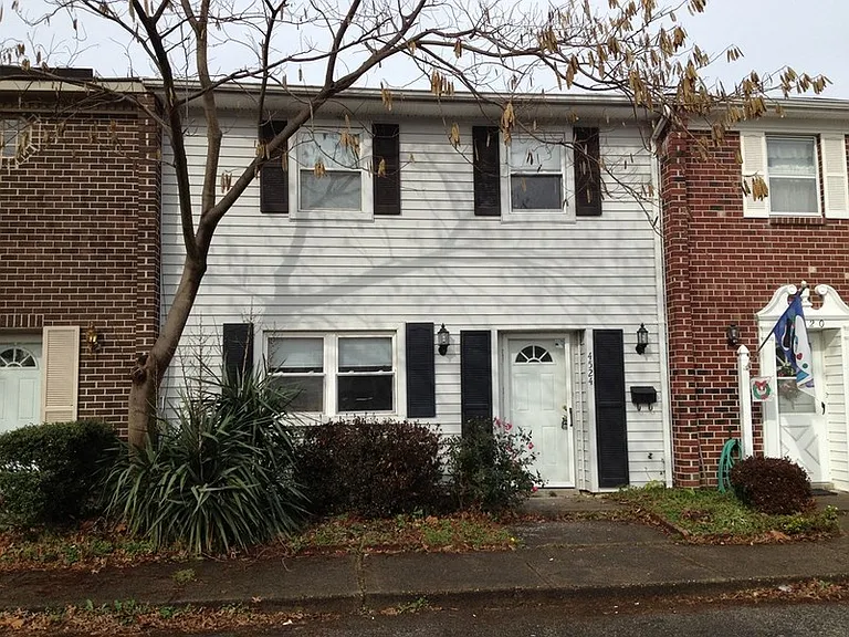 4524 Notre Dame Ct — Photo 1