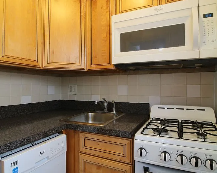 1616 Pine St — Photo 8