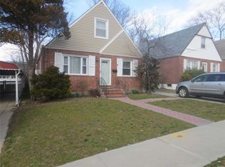 24027 128th Rd, Jamaica, NY 11422