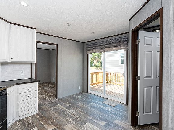 3rd image of 305 Oak Mount Dr