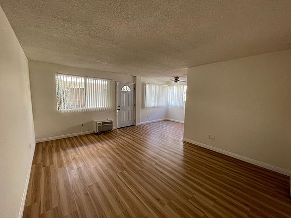 2nd image of 636 W Wilson Ave #106