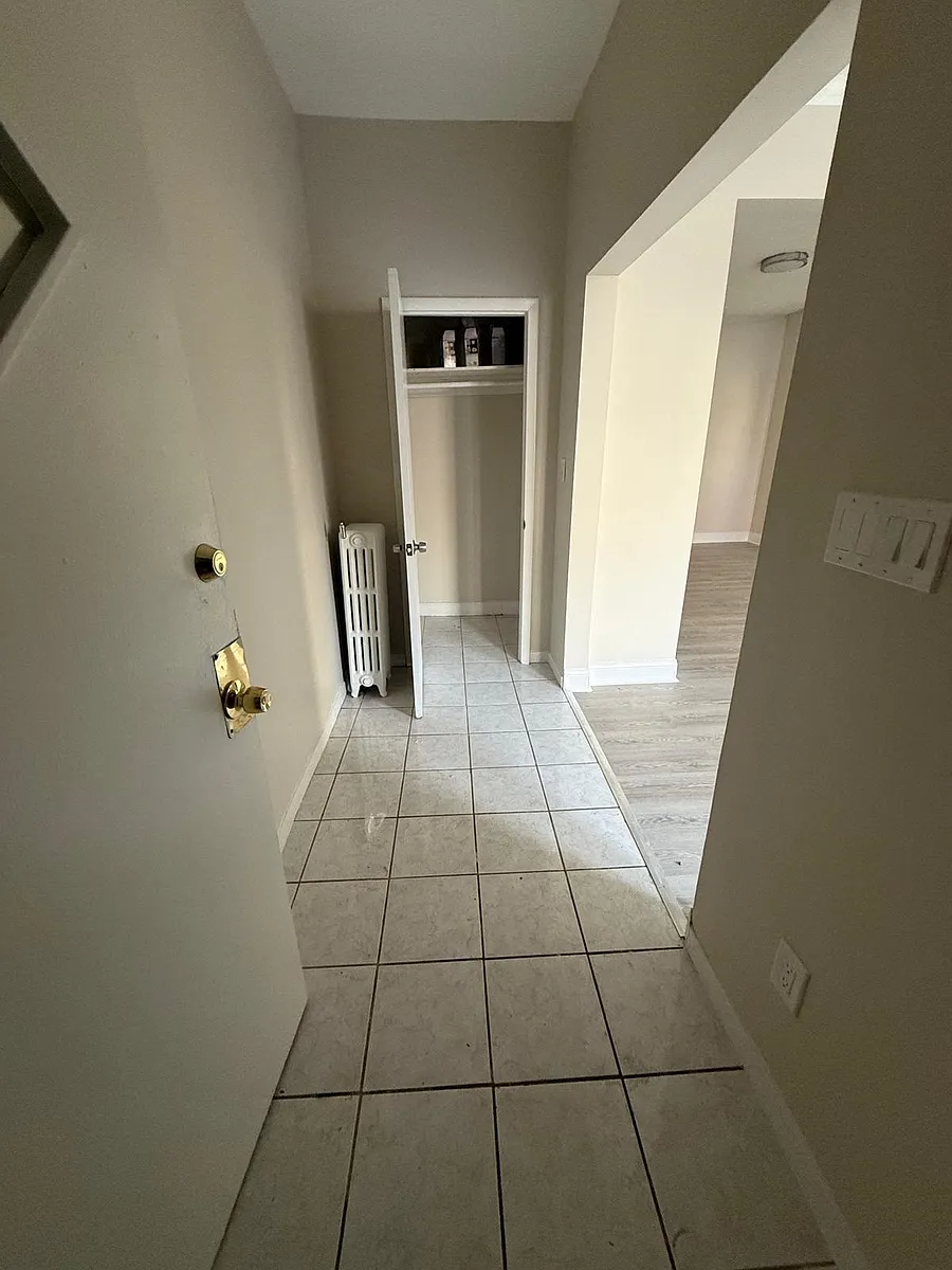 Building Photo - 221 Wilkinson Ave #1