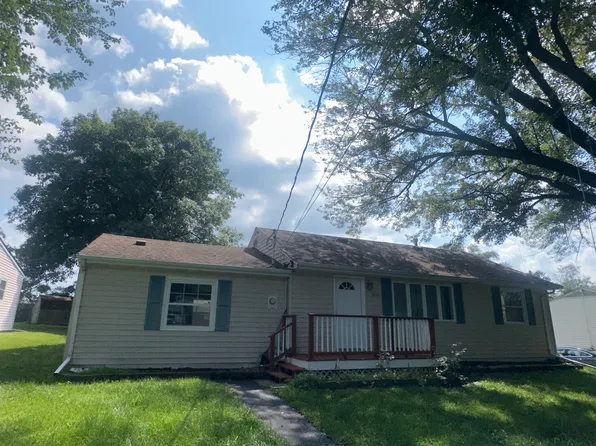 1444 Dodge St, Le Claire, IA 52753