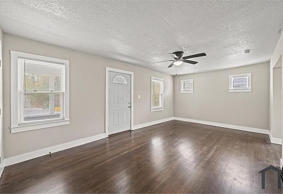 2nd image of 5019 Agnes Ave