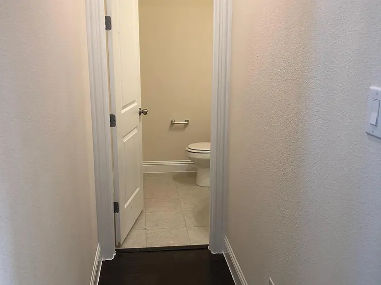 2436 Valley Ln — Photo 10