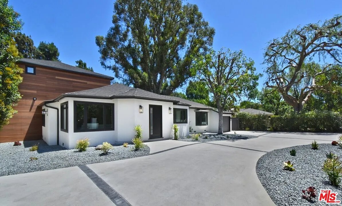 4 bed, 3.0 bath, 3741 sqft, $13,000 — Photo 2
