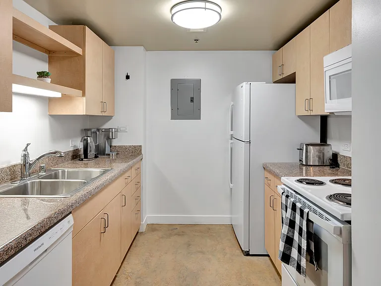 425 W Beech St #308 — Photo 5